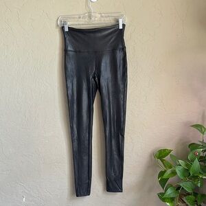 Spanx black shiny compression leggings size‎ medium